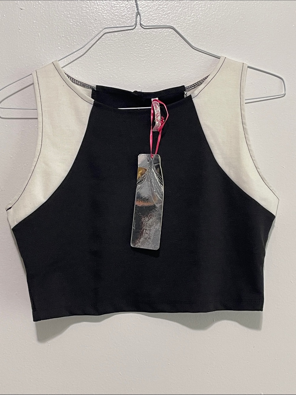 TRUE ROCK Black and White Colorblock Cropped Top